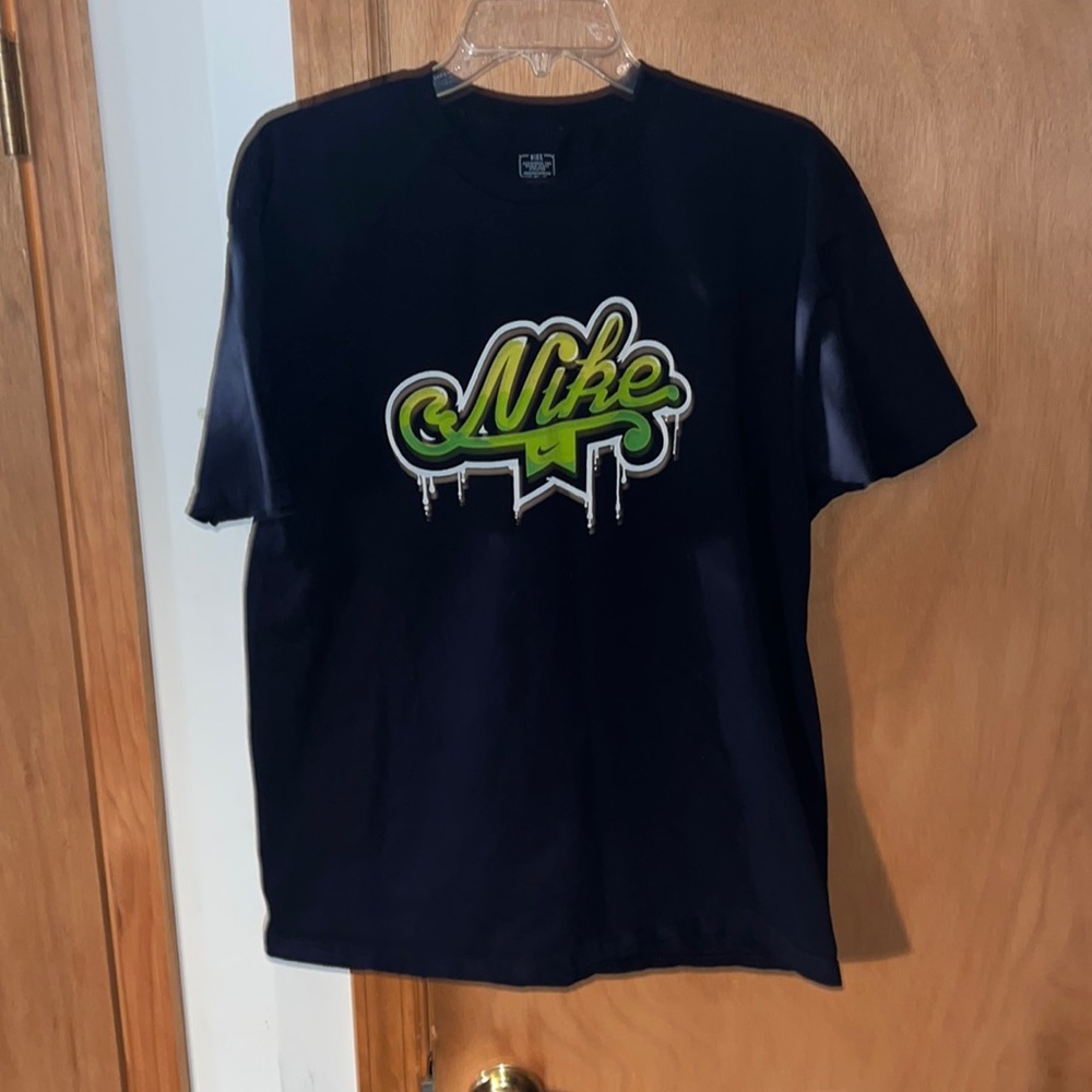 Nike graphic t shirt size large navy blue shirt green/yellow graphic